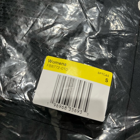 Nike Women's Black Cardigan BRAND NEW - Picture 3 of 3